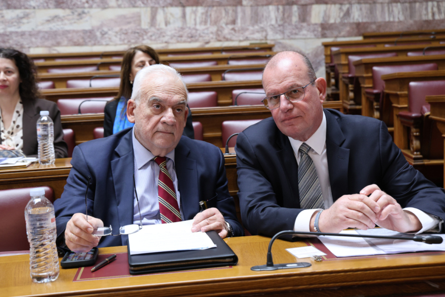 Ηχηρό ναι των αποδήμων σε επιστολική ψήφο και τριεδρική περιφέρεια
