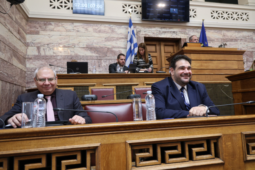 Ηχηρό ναι των αποδήμων σε επιστολική ψήφο και τριεδρική περιφέρεια
