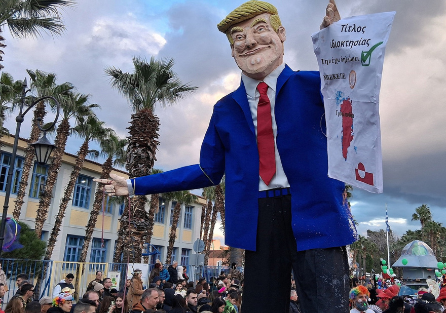 Ναύπλιο: Έκαψαν ομοίωμα του Τραμπ στο καρναβάλι