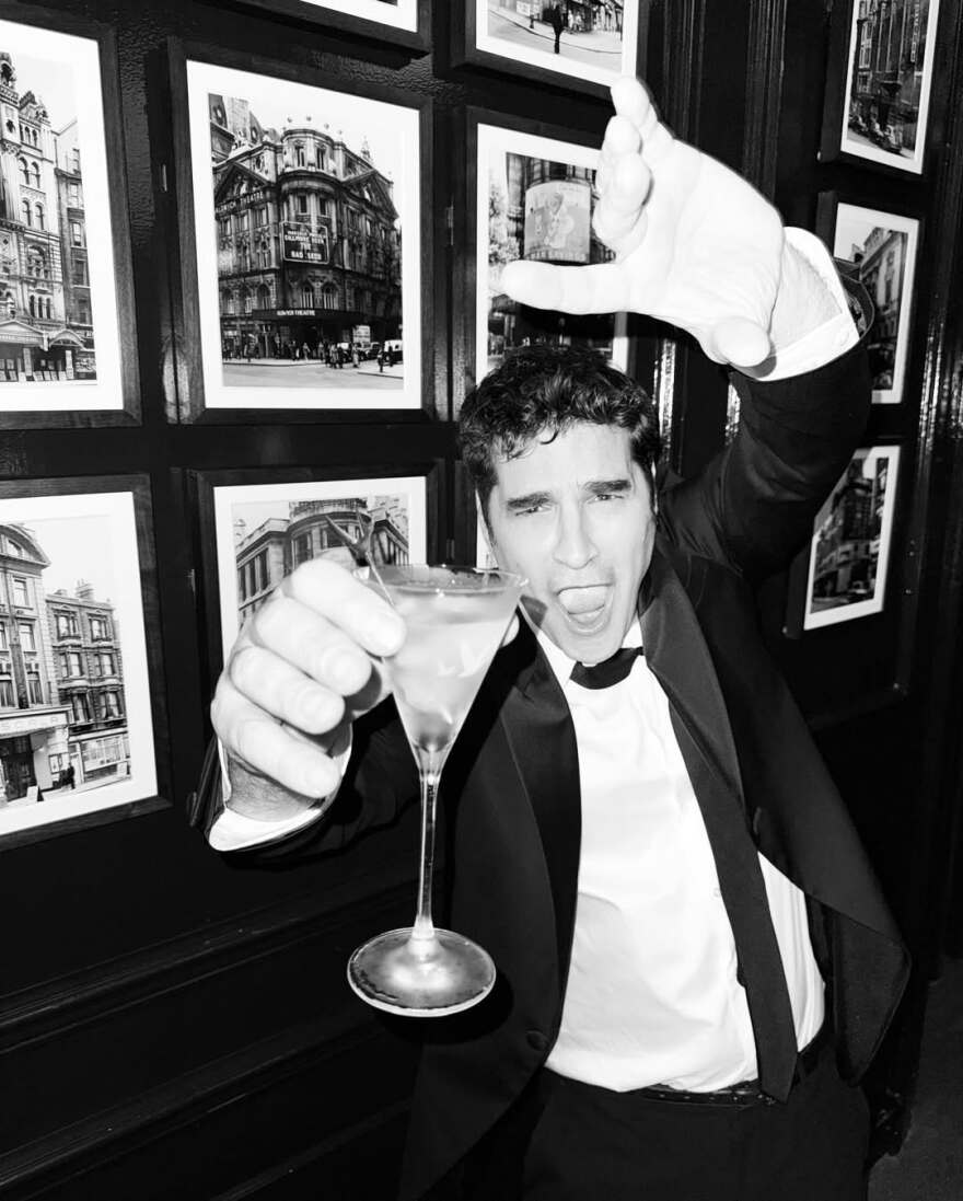 Χριστόφορος Παπακαλιάτης – Κλέλια Ανδριολάτου: Στιγμιότυπα μετά το λαμπερό πάρτι των BAFTA Χριστόφορος Παπακαλιάτης: Οι φωτογραφίες με την Κλέλια Ανδριολάτου μετά το πάρτι για τα BAFTA