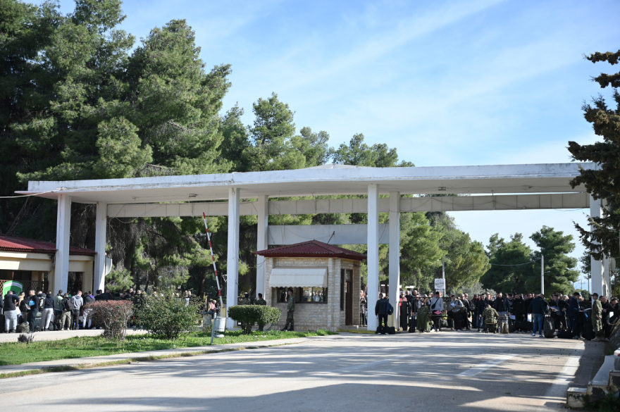 Πρεμιέρα για την νέα στρατιωτική θητεία: Δείτε φωτογραφίες και βίντεο από την κατάταξη της πρώτης ΕΣΣΟ της νέας εποχής