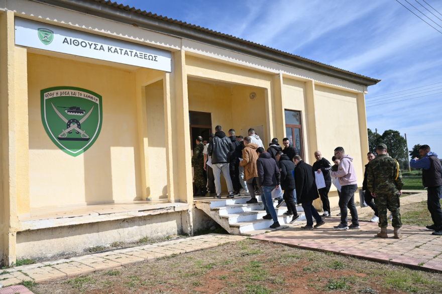 Πρεμιέρα για την νέα στρατιωτική θητεία: Δείτε φωτογραφίες και βίντεο από την κατάταξη της πρώτης ΕΣΣΟ της νέας εποχής