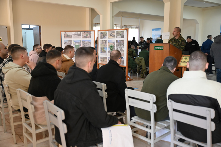 Πρεμιέρα για την νέα στρατιωτική θητεία: Δείτε φωτογραφίες και βίντεο από την κατάταξη της πρώτης ΕΣΣΟ της νέας εποχής