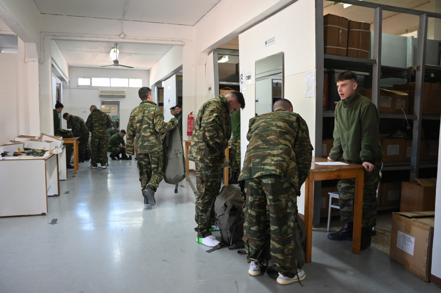 Πρεμιέρα για την νέα στρατιωτική θητεία: Δείτε φωτογραφίες και βίντεο από την κατάταξη της πρώτης ΕΣΣΟ της νέας εποχής