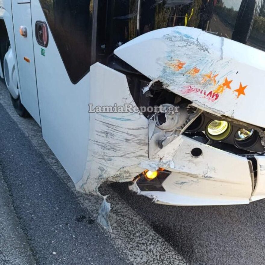 Τροχαίο στην Αθηνών - Λαμίας: Αυτοκίνητο συγκρούστηκε με ΚΤΕΛ, τραυματίστηκαν δύο μοναχές