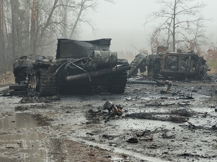 Εδώ δεν πιάνουν οι ευχές: Τέσσερα χρόνια πολέμου στην Ουκρανία, το αιματοκύλισμα που άλλαξε τον κόσμο συνεχίζεται και η ειρήνη ξεμακραίνει