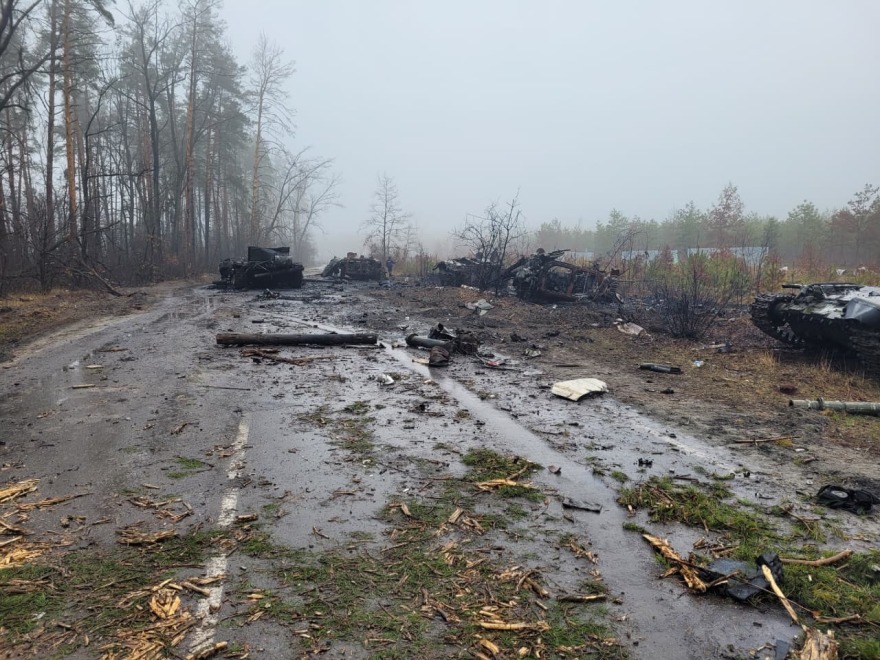Εδώ δεν πιάνουν οι ευχές: Τέσσερα χρόνια πολέμου στην Ουκρανία, το αιματοκύλισμα που άλλαξε τον κόσμο συνεχίζεται και η ειρήνη ξεμακραίνει