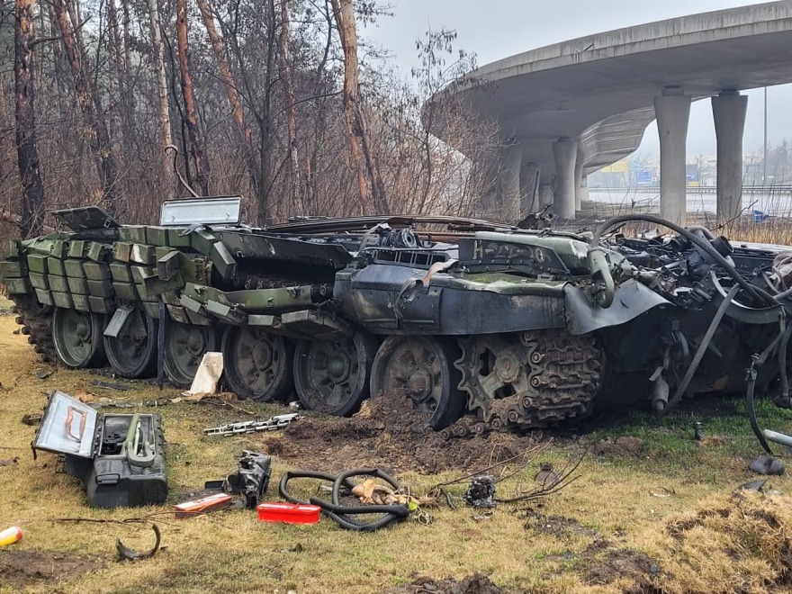 Εδώ δεν πιάνουν οι ευχές: Τέσσερα χρόνια πολέμου στην Ουκρανία, το αιματοκύλισμα που άλλαξε τον κόσμο συνεχίζεται και η ειρήνη ξεμακραίνει
