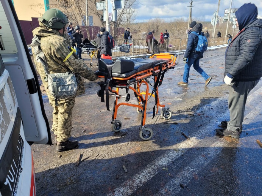 Εδώ δεν πιάνουν οι ευχές: Τέσσερα χρόνια πολέμου στην Ουκρανία, το αιματοκύλισμα που άλλαξε τον κόσμο συνεχίζεται και η ειρήνη ξεμακραίνει