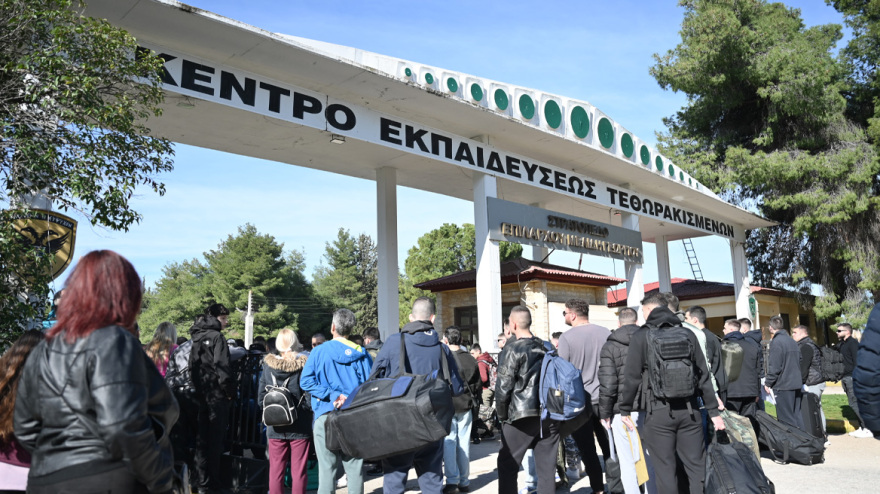 Πρεμιέρα για την νέα στρατιωτική θητεία: Δείτε φωτογραφίες και βίντεο από την κατάταξη της πρώτης ΕΣΣΟ της νέας εποχής