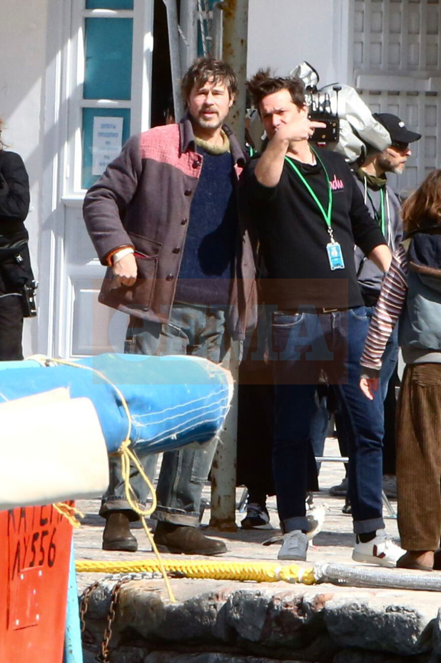 Εν δράσει ο Μπραντ Πιτ στο λιμάνι της Ύδρας: Το γύρισμα με το ιπτάμενο δελφίνι και το παρασκήνιο, δείτε εικόνες και βίντεο