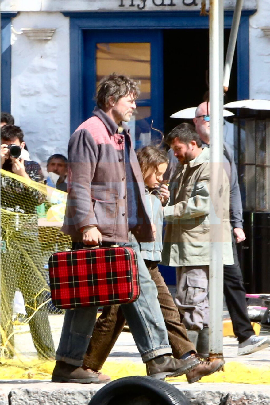 Εν δράσει ο Μπραντ Πιτ στο λιμάνι της Ύδρας: Το γύρισμα με το ιπτάμενο δελφίνι και το παρασκήνιο, δείτε εικόνες και βίντεο