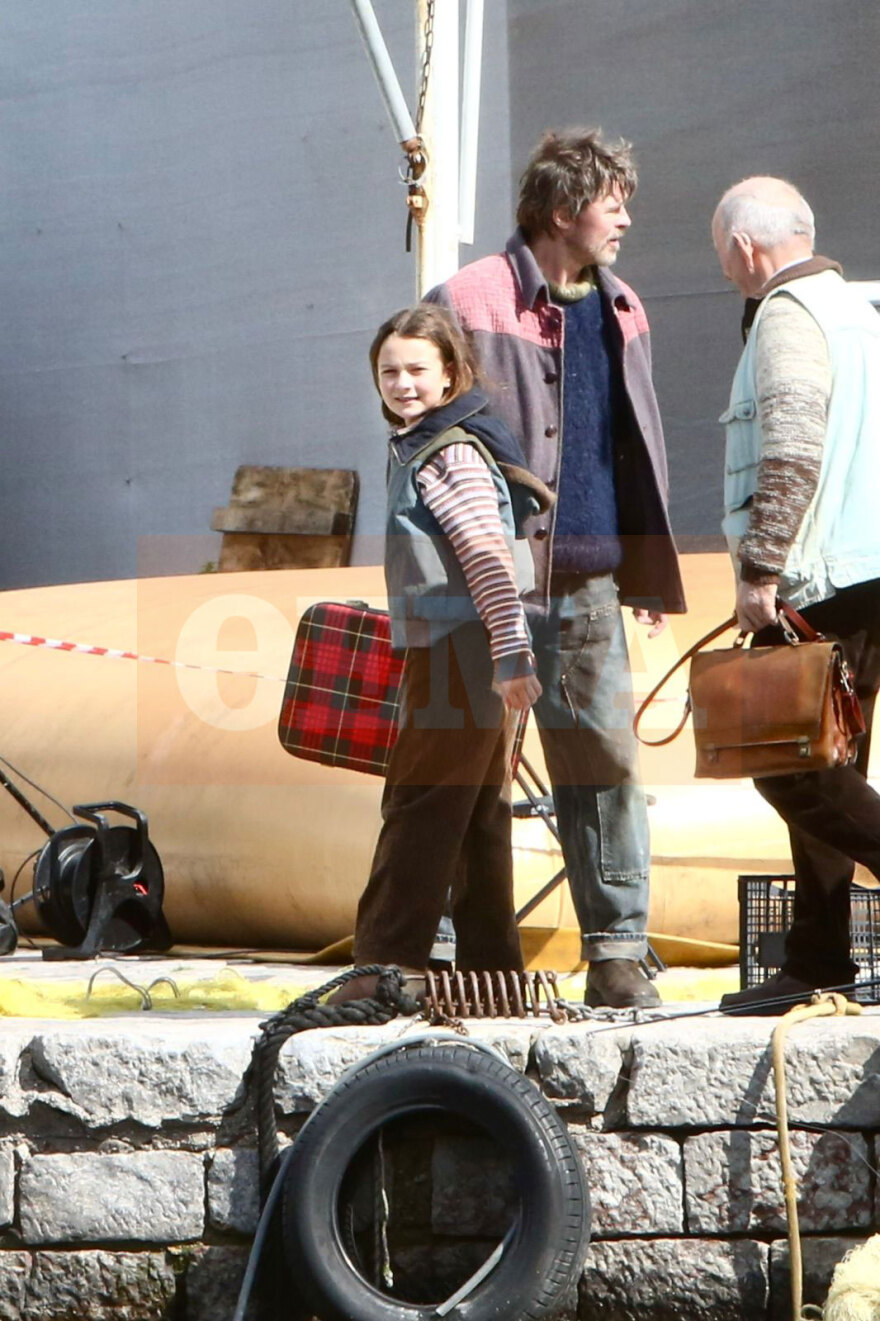 Εν δράσει ο Μπραντ Πιτ στο λιμάνι της Ύδρας: Το γύρισμα με το ιπτάμενο δελφίνι και το παρασκήνιο, δείτε εικόνες και βίντεο