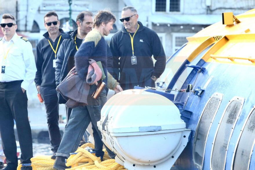 Εν δράσει ο Μπραντ Πιτ στο λιμάνι της Ύδρας: Το γύρισμα με το ιπτάμενο δελφίνι και το παρασκήνιο, δείτε εικόνες και βίντεο