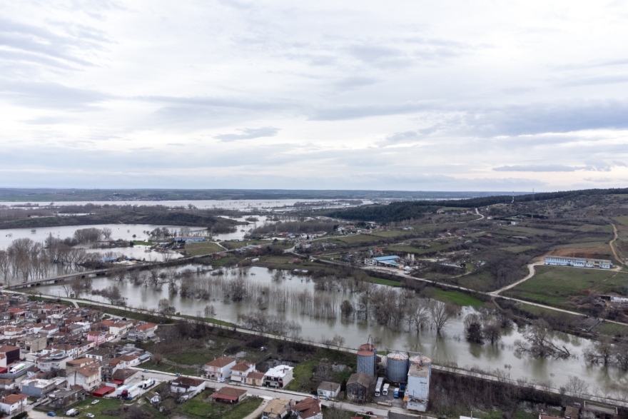 Κόκκινος συναγερμός μέχρι την Παρασκευή στον Έβρο, πάνω από 150.000 στρέμματα έχουν καλυφθεί από νερό