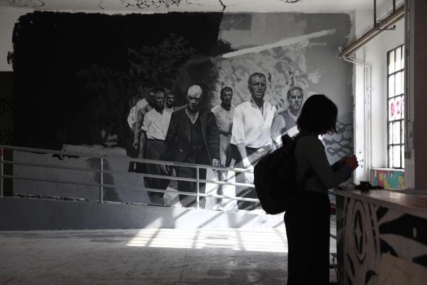 Τοιχογραφία στην Καλών Τεχνών οι 200 της Καισαριανής, δείτε φωτογραφίες