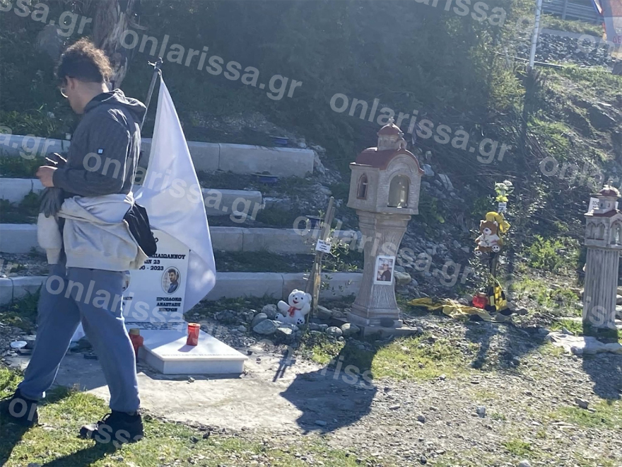 Στα Τέμπη μαθητές από εννέα χώρες για τη φροντίδα των 57 δενδρυλλίων ελιάς στον χώρο του δυστυχήματος, δείτε φωτογραφίες
