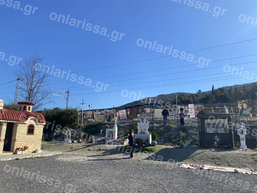 Στα Τέμπη μαθητές από εννέα χώρες για τη φροντίδα των 57 δενδρυλλίων ελιάς στον χώρο του δυστυχήματος, δείτε φωτογραφίες
