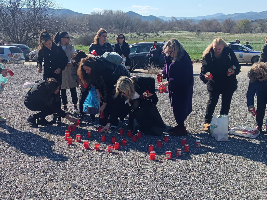 Τρισάγιο για τα θύματα των Τεμπών στο σημείο της τραγωδίας, δείτε βίντεο και φωτογραφίες