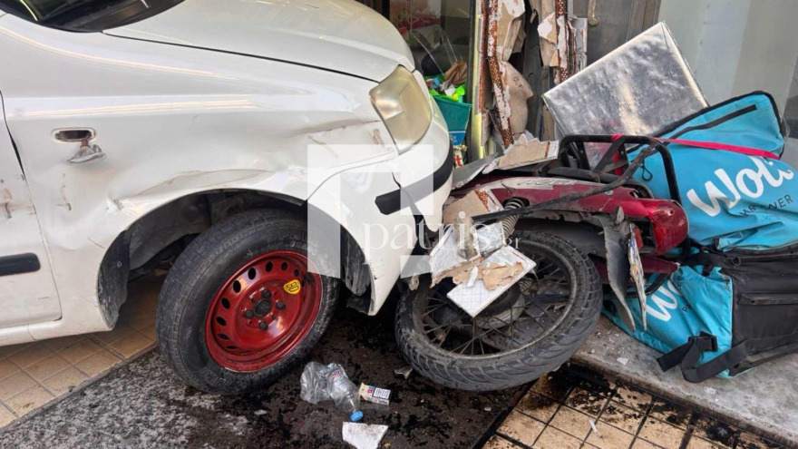 Κρήτη: Αυτοκίνητο έπεσε σε τζαμαρία μίνι μάρκετ στο κέντρο του Ηρακλείου