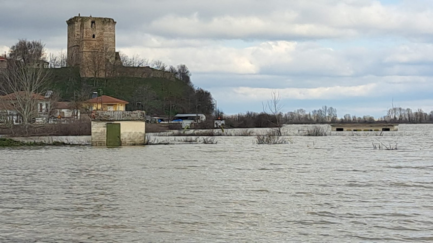 Στο «κόκκινο» παραμένει ο Έβρος, τη συνδρομή του στρατού για το ανάχωμα στο Τυχερό ζητά το Σουφλί, φόβοι για απώλεια 40.000 στρεμμάτων