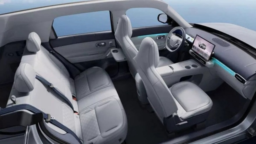 Η Leapmotor αποκαλύπτει το σαλόνι του B03X