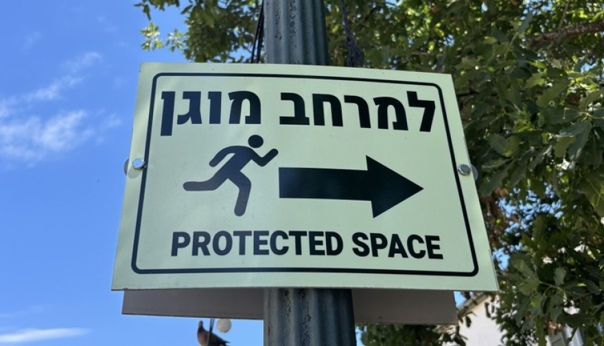 &Alpha;&nu;&omicron;ί&gamma;&omicron;&upsilon;&nu; &kappa;&alpha;&tau;&alpha;&phi;ύ&gamma;&iota;&alpha; &sigma;&tau;&eta; &Mu;&pi;&epsilon;&rho; &Sigma;&epsilon;&beta;ά &tau;&omicron;&upsilon; &Iota;&sigma;&rho;&alpha;ή&lambda;, &nu;&alpha; &phi;ύ&gamma;&omicron;&upsilon;&nu; &alpha;&pi;ό &tau;&omicron; &Iota;&rho;ά&nu; &zeta;&eta;&tau;&omicron;ύ&nu; &alpha;&pi;ό &tau;&omicron;&upsilon;&sigmaf; &pi;&omicron;&lambda;ί&tau;&epsilon;&sigmaf; &tau;&omicron;&upsilon;&sigmaf; &Kappa;ί&nu;&alpha; &kappa;&alpha;&iota; &Kappa;&alpha;&nu;&alpha;&delta;ά&sigmaf;