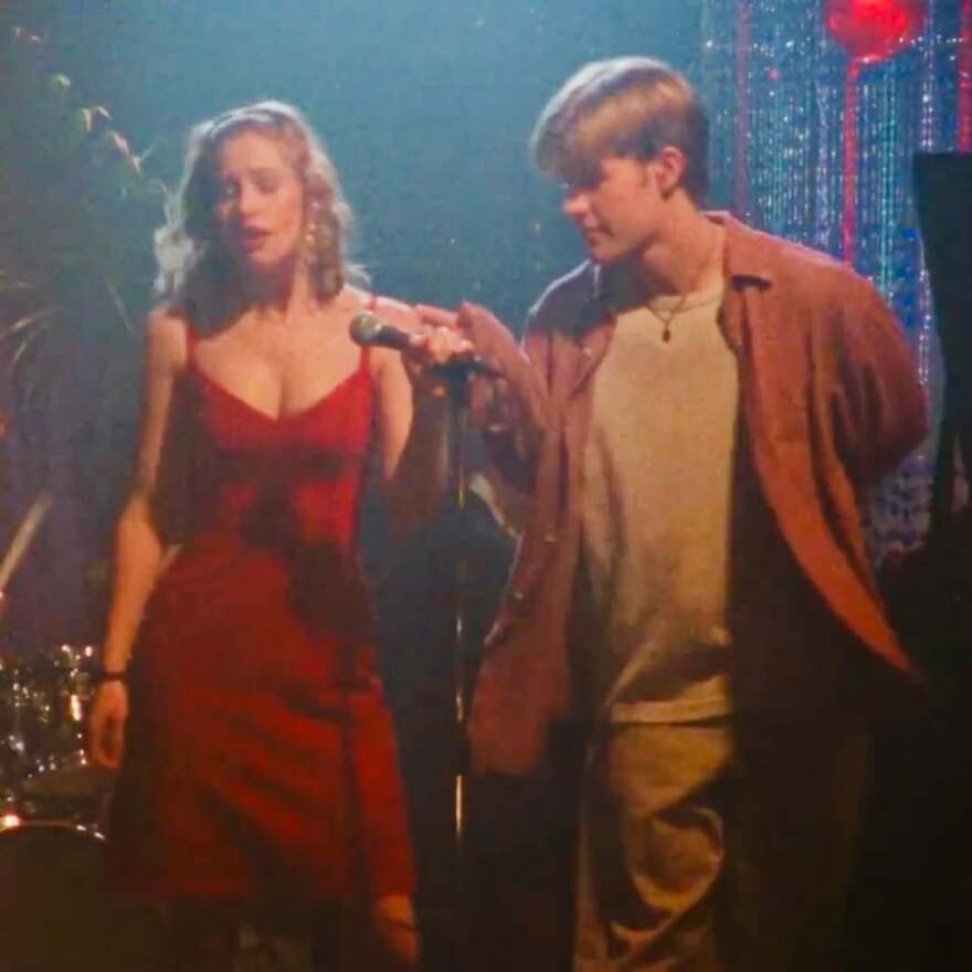 Συγκινεί η συμπρωταγωνίστρια του Τζέιμς Βαν Ντερ Μπικ από το Dawson's Creek: Πέρασαν δύο εβδομάδες και ακόμα δεν ξέρω τι να πω