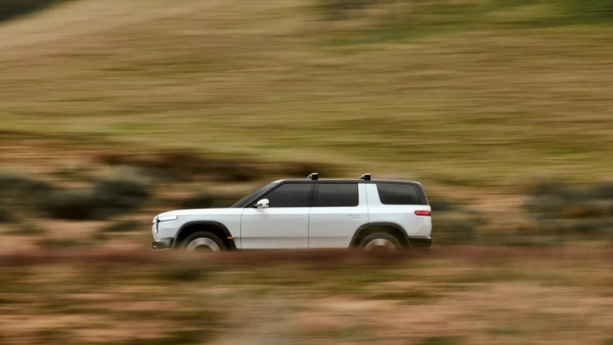 Η Rivian αναβάλλει το ευρωπαϊκό λανσάρισμα του R2