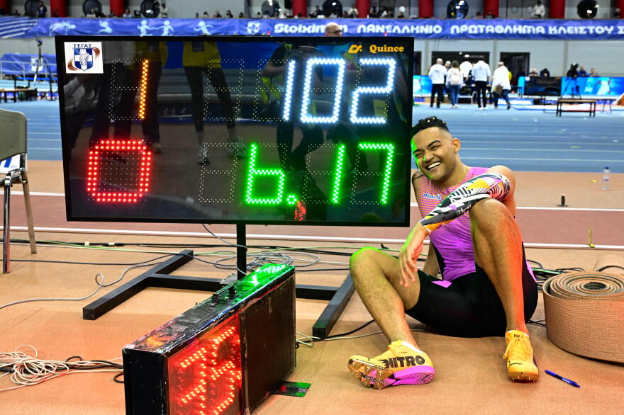 Τρομερός Καραλής στην Παιανία: Πέταξε στα 6,17μ και «διέλυσε» το πανελλήνιο ρεκόρ, βίντεο