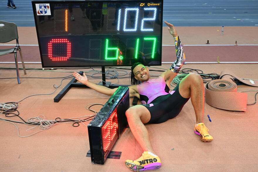 Τρομερός Καραλής στην Παιανία: Πέταξε στα 6,17μ και «διέλυσε» το πανελλήνιο ρεκόρ, βίντεο