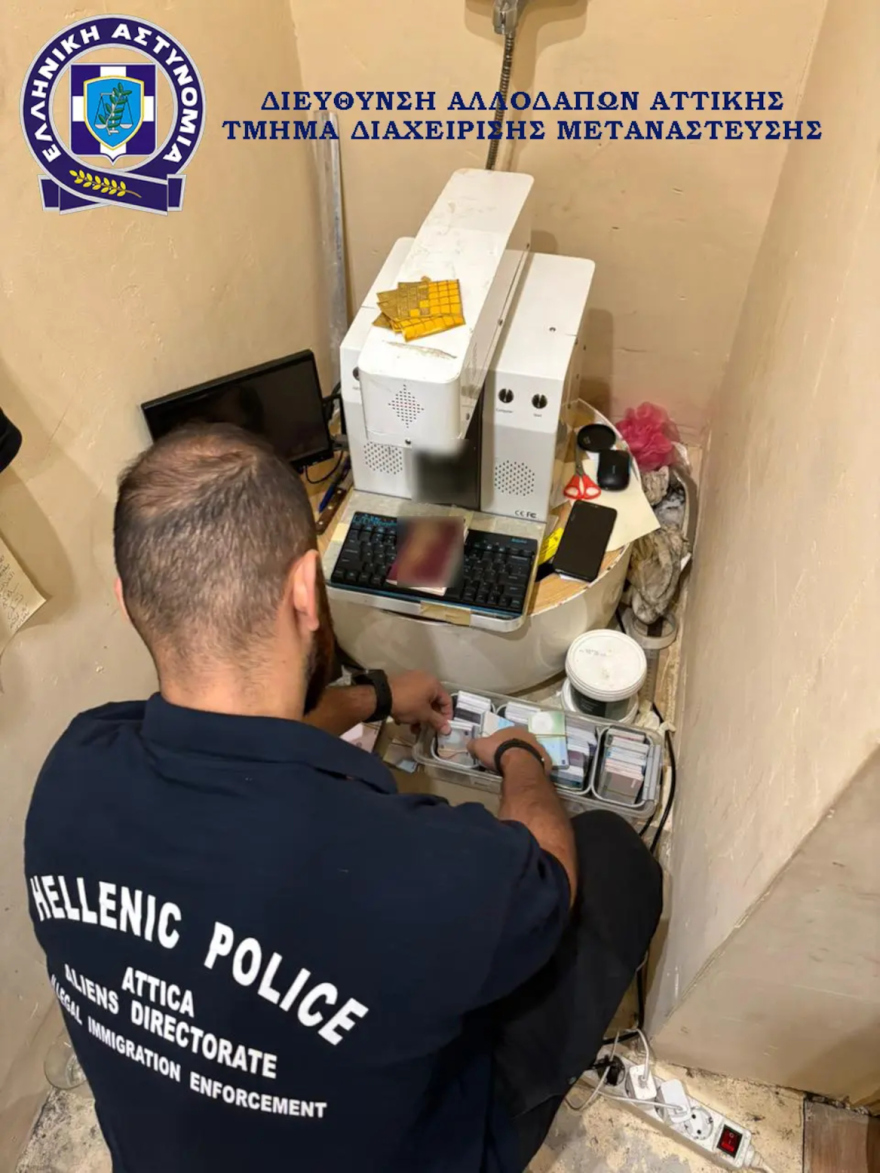 Εξαρθρώθηκε υπερσύγχρονο εργαστήριο πλαστογραφίας στην Αττική, τεράστια κέρδη από το κύκλωμα 