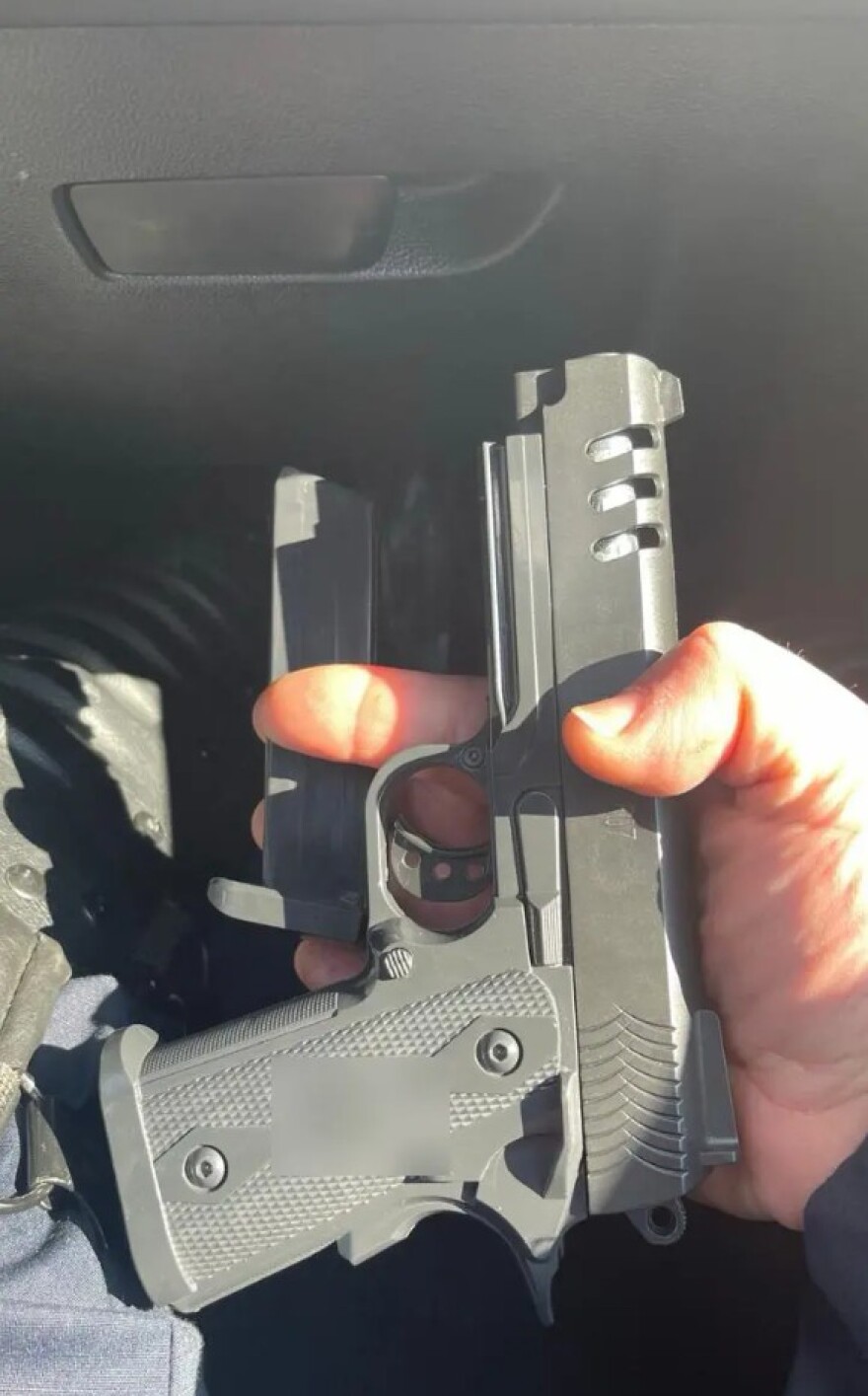 ΕΛΑΣ: 19 συλλήψεις στην Αθήνα και 5 στην Θεσσαλονίκη σε επεισόδια μετά τα συλλαλητήρια για τα Τέμπη, φωτογραφίες