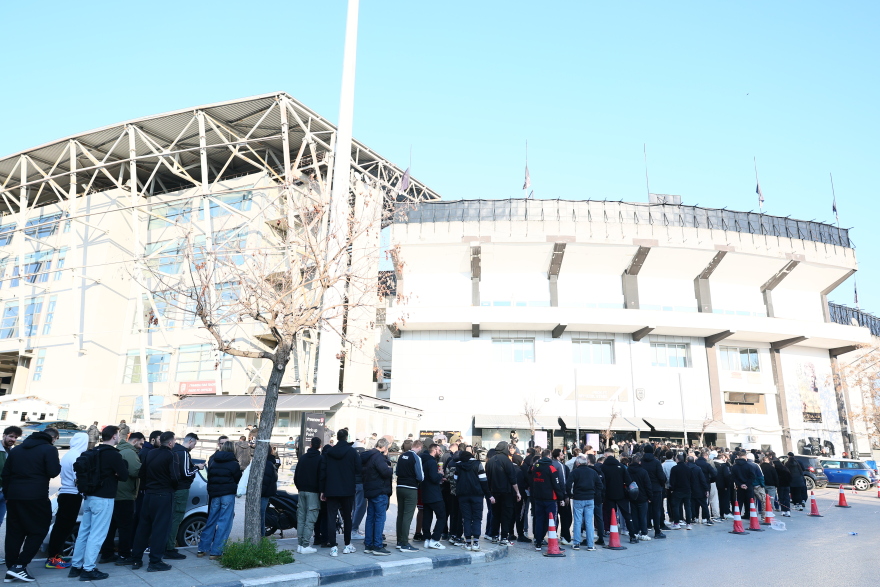 ΠΑΟΚ: Ουρές στην Τούμπα για την φανέλα των 100 χρόνων, βίντεο και φωτογραφίες 