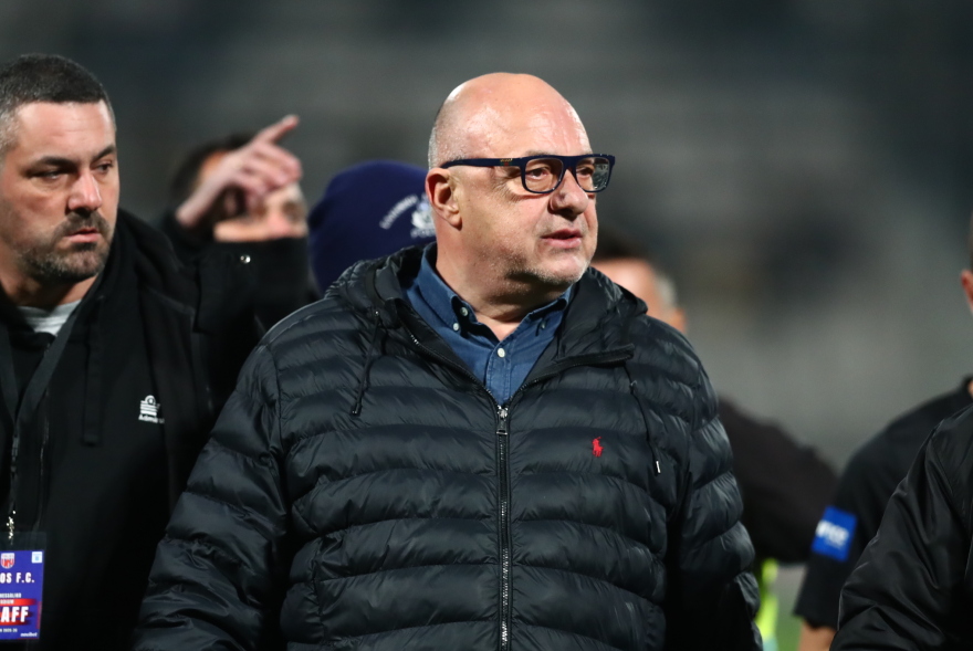 Ένταση στο φινάλε του αγώνα της ΑΕΚ με τον Βόλο - «Νάτοι, νάτοι οι πρωταθλητές» φώναζαν οι οπαδοί της Ένωσης, βίντεο 