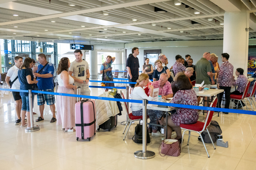 Politico: Εκρήξεις, πανικόβλητοι influencers, στελέχη πολυεθνικών και... κατοικίδια, πώς τελείωσε το πάρτι στο Ντουμπάι