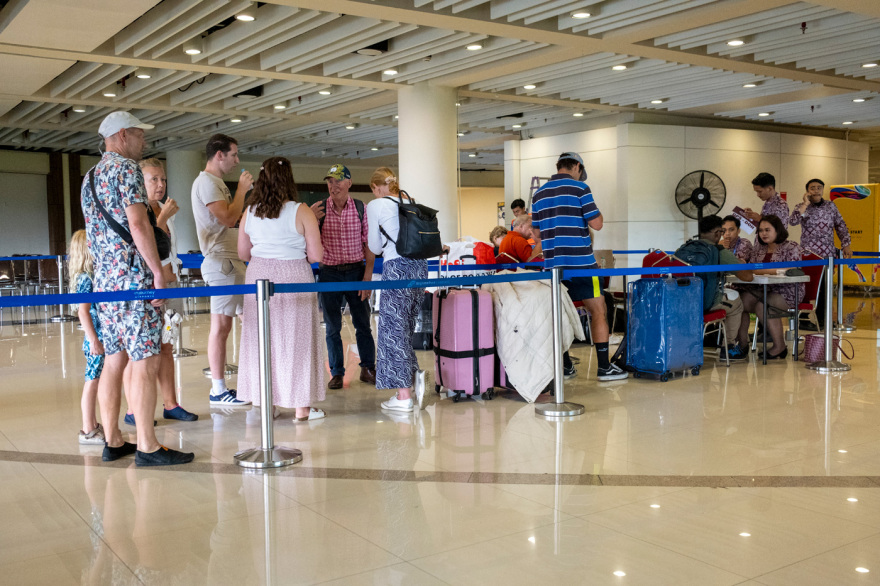 Politico: Εκρήξεις, πανικόβλητοι influencers, στελέχη πολυεθνικών και... κατοικίδια, πώς τελείωσε το πάρτι στο Ντουμπάι