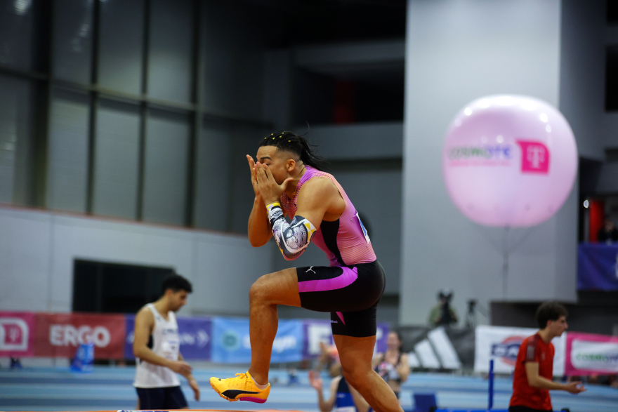 Εμμανουήλ Καραλής: Η αγκαλιά με τον πατέρα του που αξίζει... όσο ένα Παγκόσμιο Ρεκόρ, η κλήση του Μπούμπκα και ο Ντουπλάντις που αγχώνεται