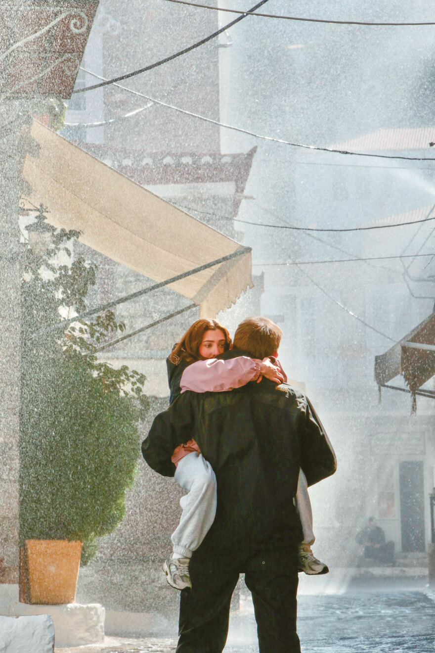 Η Ελλάδα έγινε Χόλιγουντ, η Ύδρα του '80 ξαναχτίστηκε από το μηδέν για τον Μπραντ Πιτ