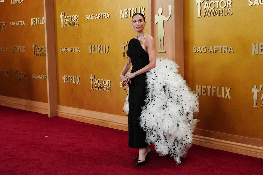 Το «naked dress» της Τεγιάνα Τέιλορ και η φουντωτή ουρά της Ντέμι Μουρ, οι εμφανίσεις που ξεχώρισαν στα Actor Awards