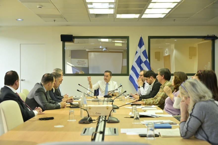 Σύσκεψη της ομάδας διαχείρισης κρίσης για την ανάφλεξη στη Μέση Ανατολή: Επάρκεια στην αγορά, για πάνω από 3 μήνες επαρκούν τα αποθέματα πετρελαίου