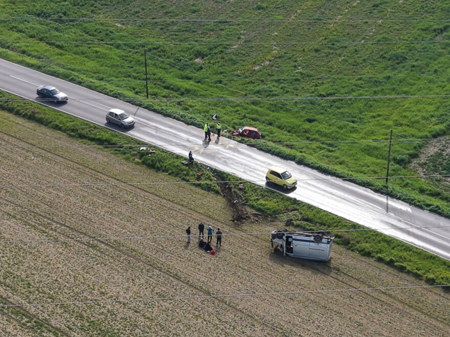 Νεκρός 95χρονος σε τροχαίο στη Λάρισα, συγκρούστηκε με δύο ΙΧ