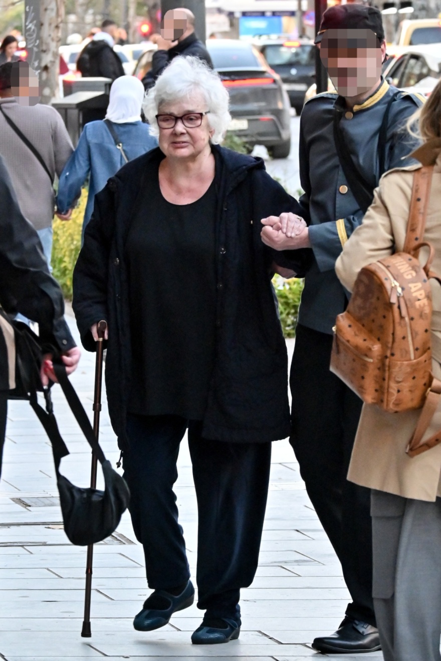 Η Ξένια Καλογεροπούλου έκανε βόλτα στο κέντρο της Αθήνας, δείτε φωτογραφίες