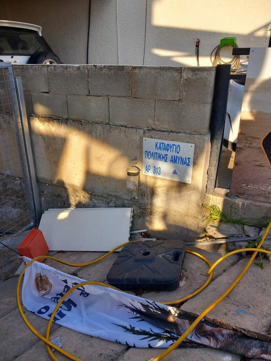 Απογοητευτικές εικόνες από καταφύγια στην Κύπρο: Σε πάρκινγκ πολυκατοικιών, αποθήκες και... κοτέτσια