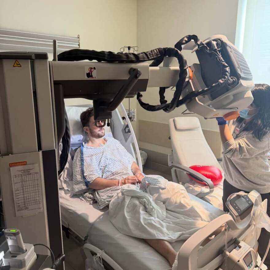 Ο 29χρονος γιος του Λίαμ Νίσον χειρουργήθηκε στην καρδιά του, το μήνυμα που έστειλε από το νοσοκομείο