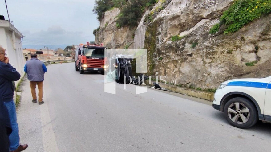 Τροχαίο στο Ηράκλειο Κρήτης, αναποδογύρισε αυτοκίνητο και εγκλωβίστηκε ο οδηγός, δείτε φωτογραφίες