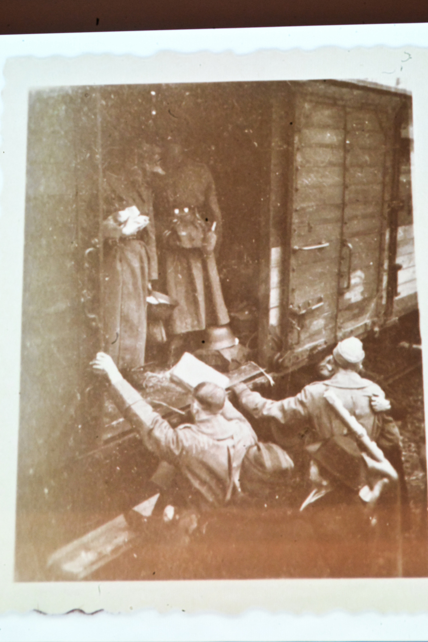 Οι φωτογραφίες της εκτέλεσης στην Καισαριανή και όλα τα ιστορικά ντοκουμέντα που παρουσίασε το υπουργείο Πολιτισμού