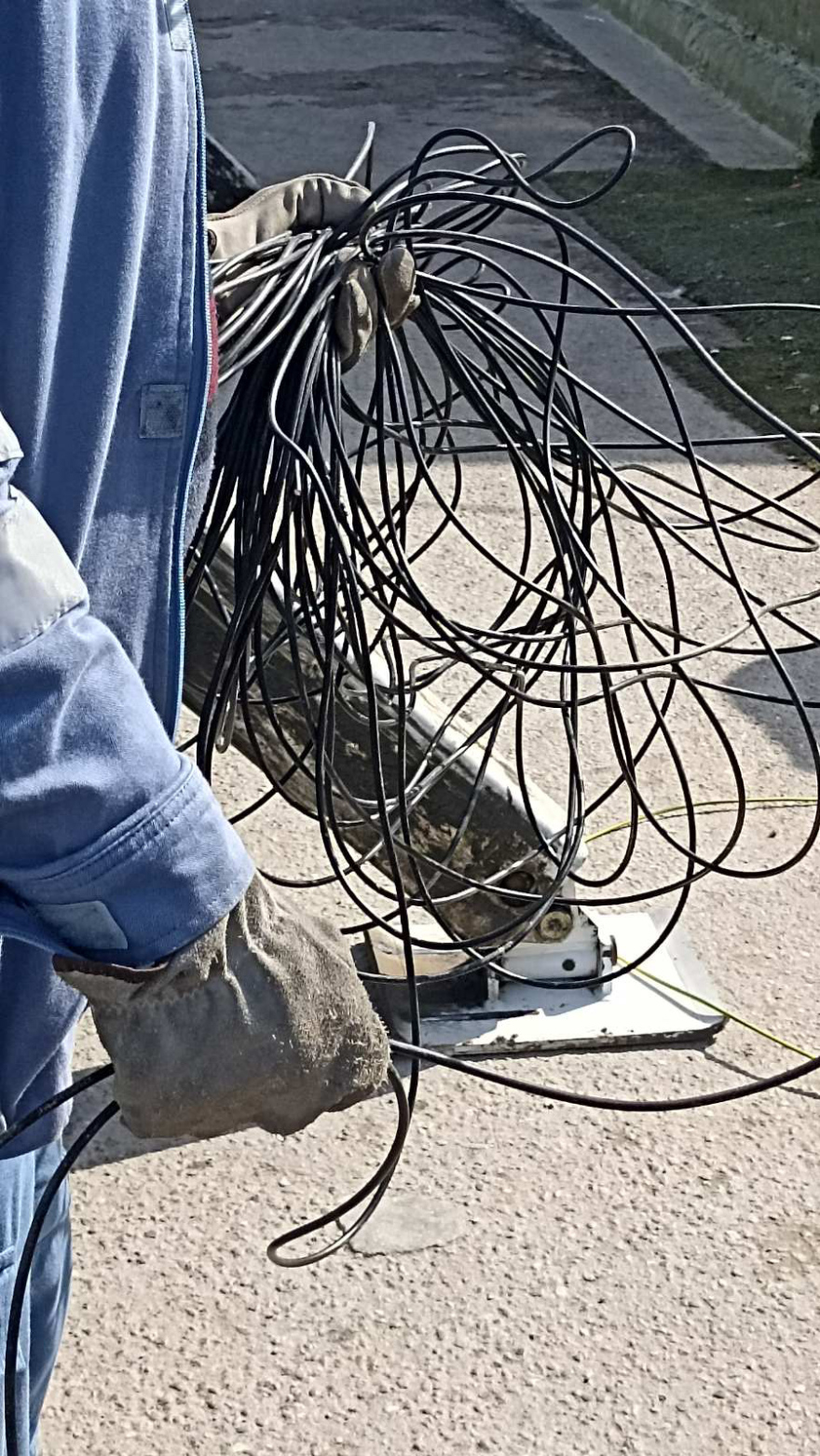 Επιχείρηση σκούπα στη Φυλή: Ξήλωσαν καλώδια 1650 μέτρων που χρησιμοποιούνταν για ρευματοκλοπές, 12 συλλήψεις