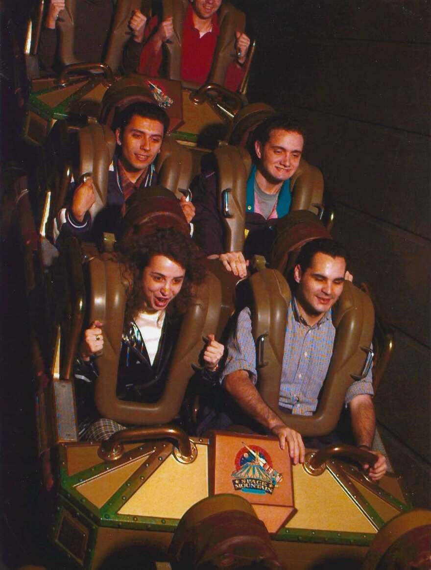 Ο Χρήστος Μενιδιάτης πήγε μετά από 30 χρόνια στην Disneyland με την οικογένειά του: Τότε παιδί και τώρα με παιδιά, έγραψε