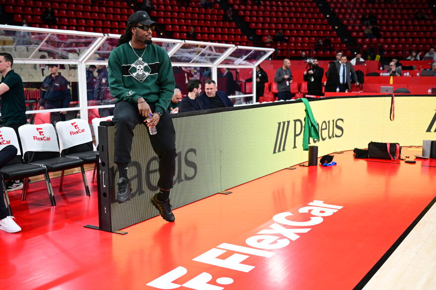 Στο ΣΕΦ με φούτερ της Θύρας 13 ο Λεσόρ: Μακάρι να μπορούσα να παίξω, βίντεο και φωτογραφίες 